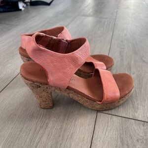 Gentle Souls Women’s Pink Leather Chunky Heel Sandals